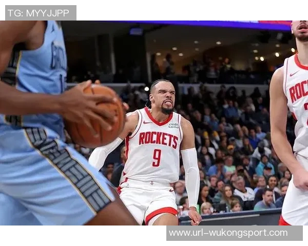 狄龙上半场表现抢眼15投8中砍下18分助球队奋战老东家