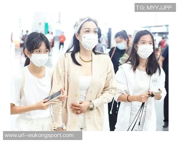 安芬尼西蒙斯女友现场带娃观战颜值如何网友热议 安芬尼西蒙斯女友现场带娃观战颜值如何网友热议