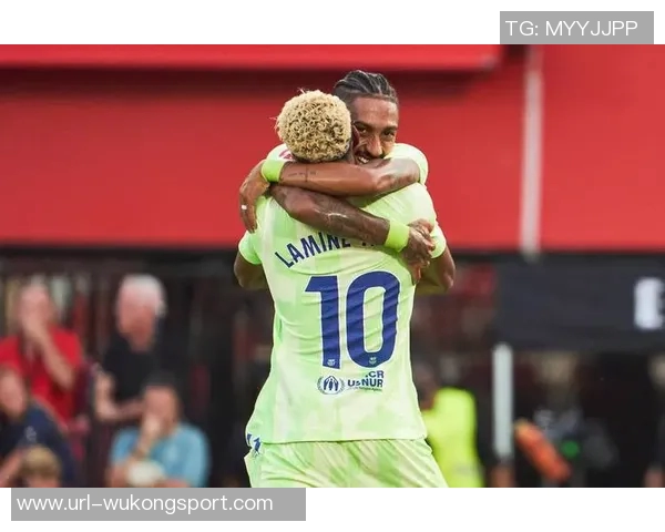 佩德里因肠胃炎缺席训练拉菲尼亚完成部分训练状态良好 佩德里因肠胃炎缺席训练拉菲尼亚完成部分训练状态良好