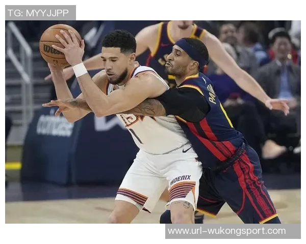 布克第三节发力砍下12分助队逆转全场贡献18分5助攻5抢断表现抢眼