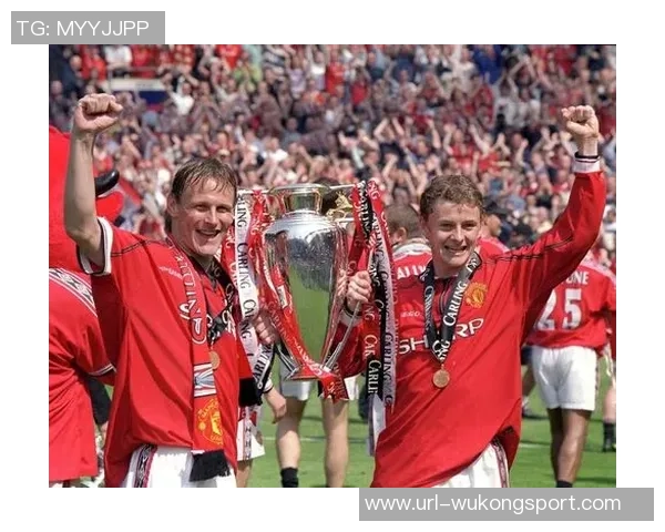 弗格森执掌曼联27年传奇岁月38冠辉煌成就铭刻历史 弗格森执掌曼联27年传奇岁月38冠辉煌成就铭刻历史