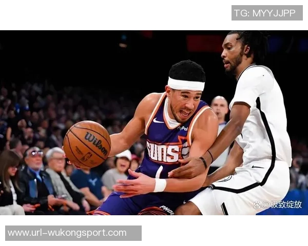 布克谈三分选择原因:突破难以造犯规裁判不易给机会 布克谈三分选择原因:突破难以造犯规裁判不易给机会